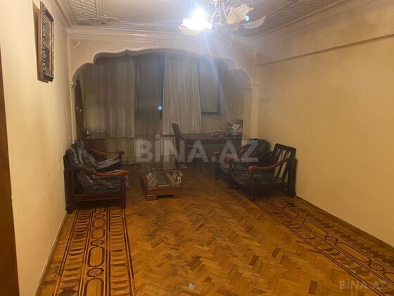 2 otaqlı Köhnə tikili, Elmlər Akademiyası m., Bakı