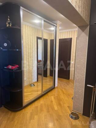 4 otaqlı Köhnə tikili, Xalqlar Dostluğu m., Bakı