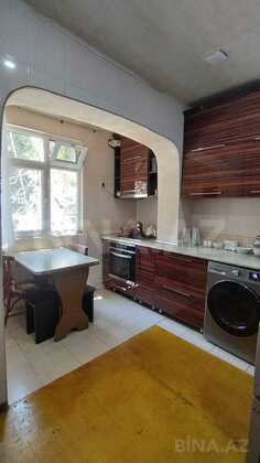 3 otaqlı Köhnə tikili, Həzi Aslanov m., Bakı