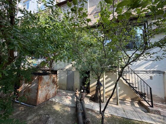 3 otaqlı Köhnə tikili, Həzi Aslanov m., Bakı