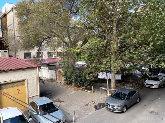 3 otaqlı Köhnə tikili, Elmlər Akademiyası m., Bakı