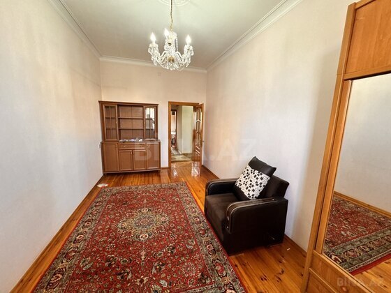 3 otaqlı Köhnə tikili, Qara Qarayev m., Bakı