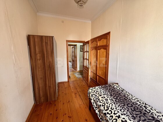 3 otaqlı Köhnə tikili, Qara Qarayev m., Bakı