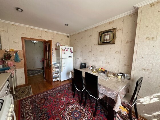 3 otaqlı Köhnə tikili, Xalqlar Dostluğu m., Bakı