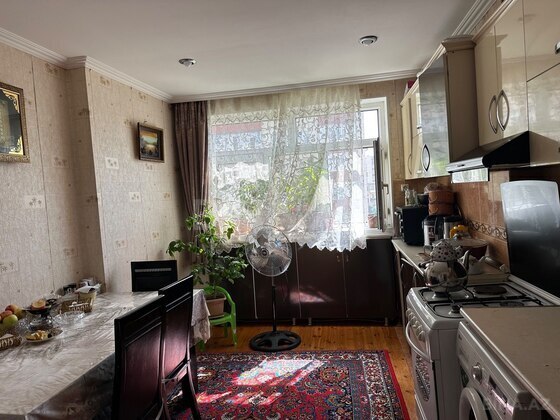 3 otaqlı Köhnə tikili, Xalqlar Dostluğu m., Bakı