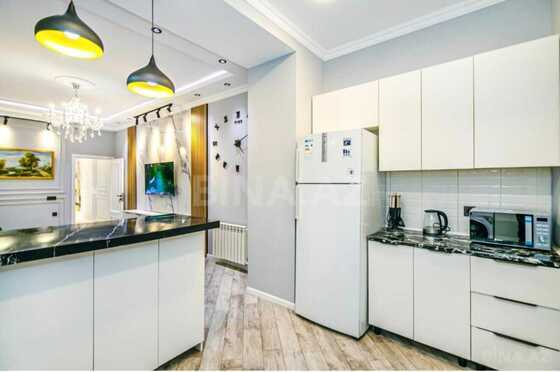 3 otaqlı Köhnə tikili, Sahil m., Bakı