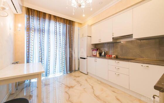 3 otaqlı Yeni tikili, 8 Noyabr m., Bakı
