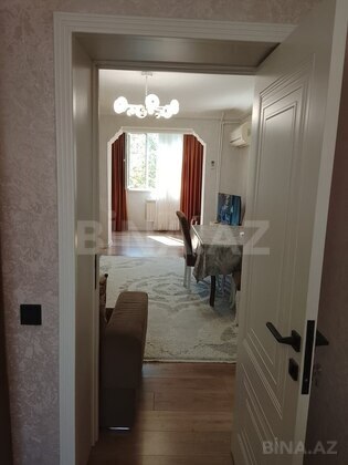 3 otaqlı Köhnə tikili, Xalqlar Dostluğu m., Bakı
