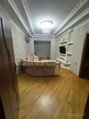 4 otaqlı Köhnə tikili, Bakıxanov q., Bakı