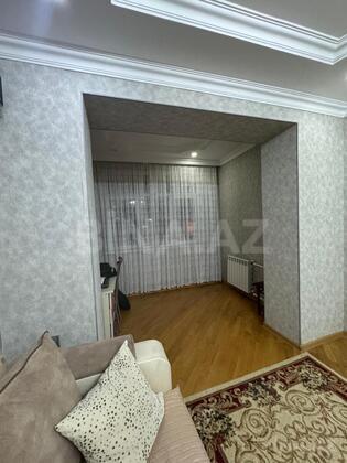 4 otaqlı Köhnə tikili, Bakıxanov q., Bakı