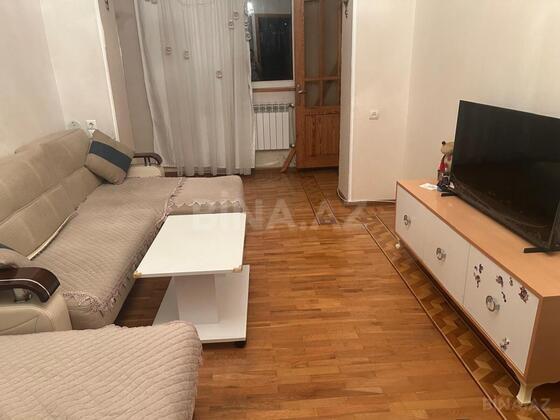 2 otaqlı Köhnə tikili, Elmlər Akademiyası m., Bakı