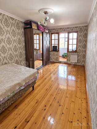 4 otaqlı Köhnə tikili, Xalqlar Dostluğu m., Bakı