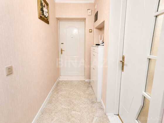 3 otaqlı Köhnə tikili, Qara Qarayev m., Bakı