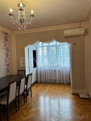 4 otaqlı Köhnə tikili, İnşaatçılar m., Bakı