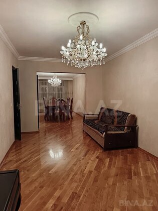 3 otaqlı Köhnə tikili, Həzi Aslanov m., Bakı