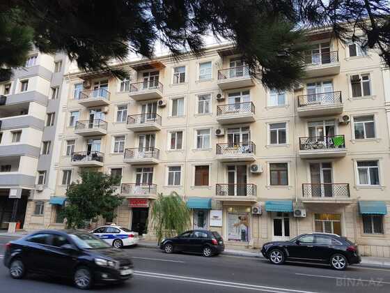 3 otaqlı Köhnə tikili, 28 May m., Bakı