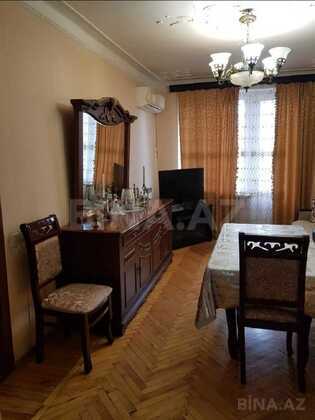 3 otaqlı Köhnə tikili, 28 May m., Bakı