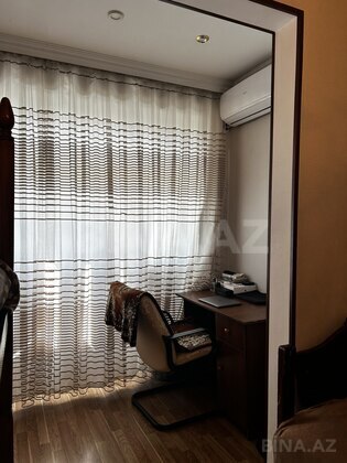 3 otaqlı Köhnə tikili, Bakıxanov q., Bakı