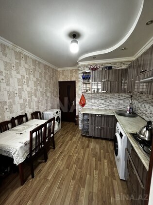 3 otaqlı Köhnə tikili, Bakıxanov q., Bakı