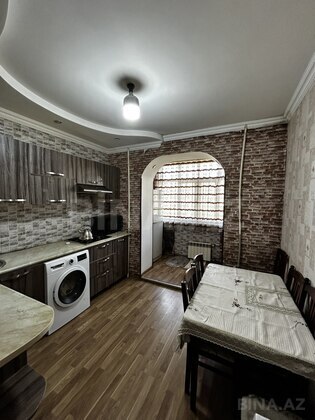 3 otaqlı Köhnə tikili, Bakıxanov q., Bakı