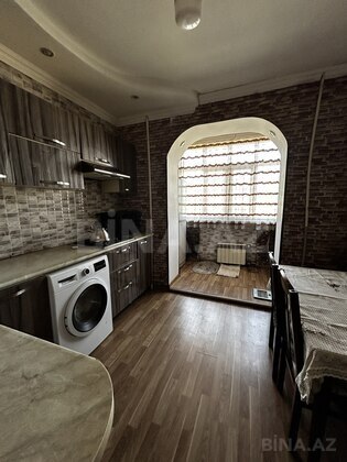 3 otaqlı Köhnə tikili, Bakıxanov q., Bakı
