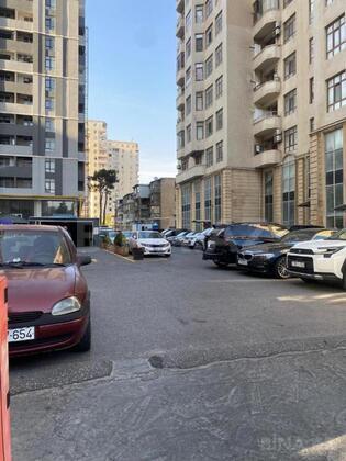 3 otaqlı Yeni tikili, İnşaatçılar m., Bakı
