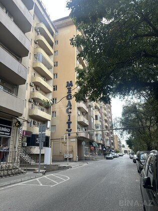4 otaqlı Yeni tikili, Elmlər Akademiyası m., Bakı