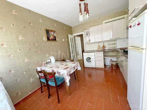 2 otaqlı Köhnə tikili, 28 May m., Bakı