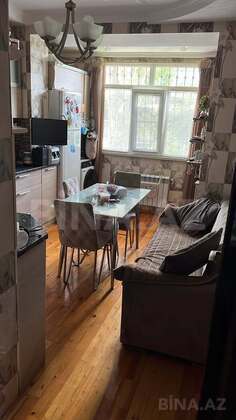 4 otaqlı Köhnə tikili, Qaraçuxur q., Bakı