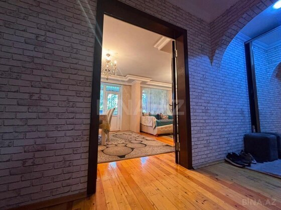 4 otaqlı Köhnə tikili, Qaraçuxur q., Bakı