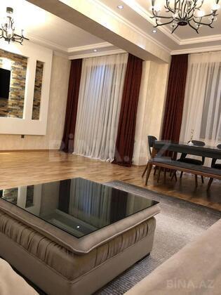 3 otaqlı Köhnə tikili, 28 May m., Bakı