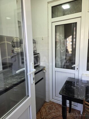 3 otaqlı Köhnə tikili, Həzi Aslanov m., Bakı