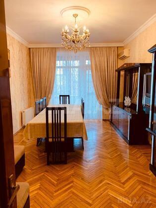 3 otaqlı Köhnə tikili, 28 May m., Bakı