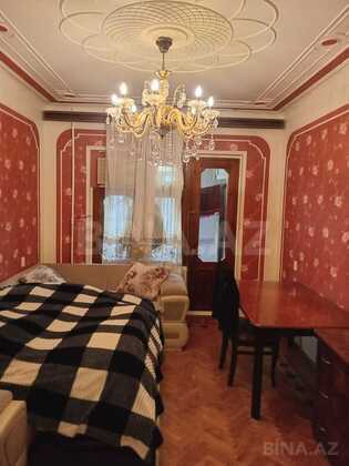 5 otaqlı Köhnə tikili, Xalqlar Dostluğu m., Bakı
