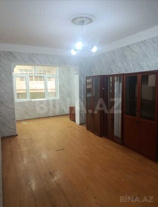 3 otaqlı Köhnə tikili, Qara Qarayev m., Bakı