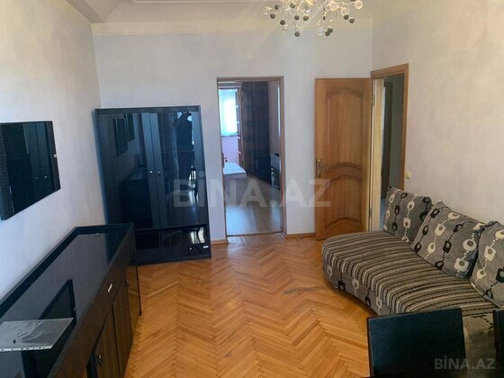 3 otaqlı Köhnə tikili, Həzi Aslanov m., Bakı