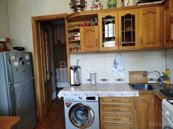 3 otaqlı Köhnə tikili, Azadlıq Prospekti m., Bakı