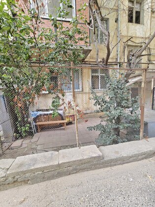 2 otaqlı Köhnə tikili, Memar Əcəmi m., Bakı