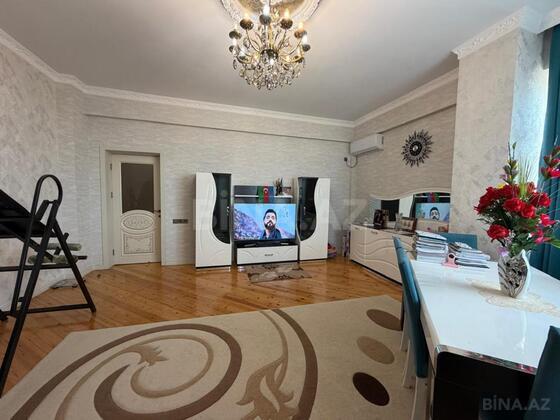 3 otaqlı Yeni tikili, Xırdalan