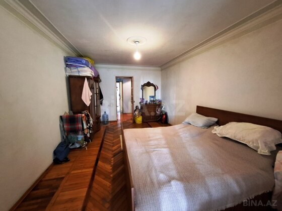 3 otaqlı Köhnə tikili, Qara Qarayev m., Bakı