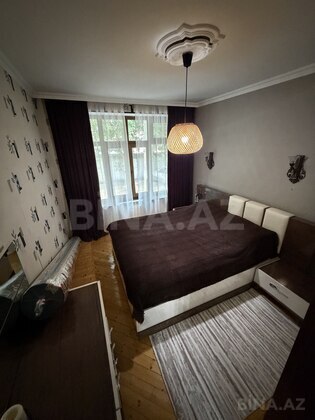 4 otaqlı Köhnə tikili, Bakıxanov q., Bakı