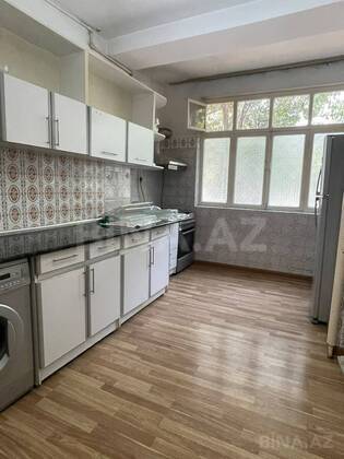 3 otaqlı Köhnə tikili, Elmlər Akademiyası m., Bakı
