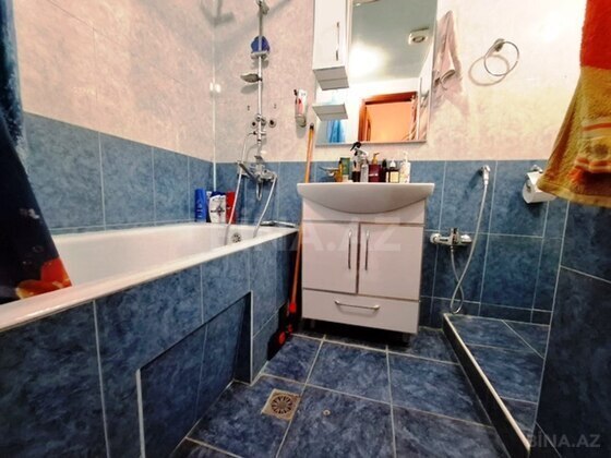 3 otaqlı Köhnə tikili, Neftçilər m., Bakı