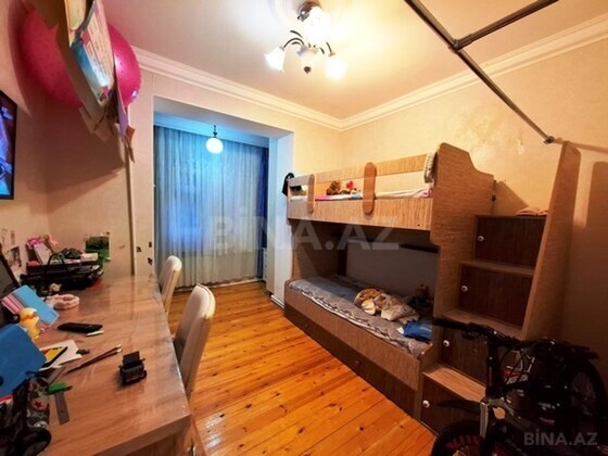 3 otaqlı Köhnə tikili, Neftçilər m., Bakı
