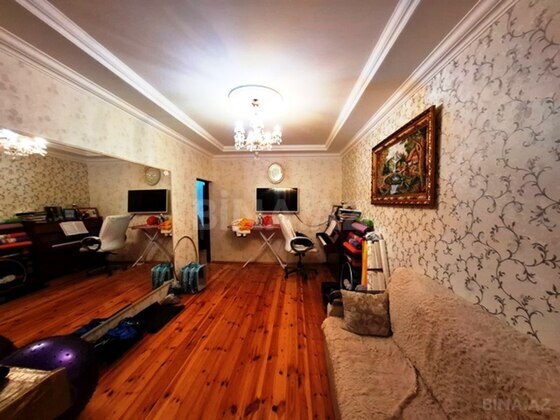 3 otaqlı Köhnə tikili, Neftçilər m., Bakı