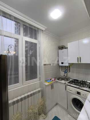 2 otaqlı Köhnə tikili, Memar Əcəmi m., Bakı