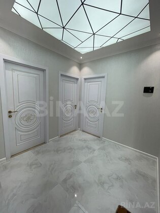 3 otaqlı Köhnə tikili, Memar Əcəmi m., Bakı