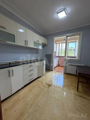 3 otaqlı Köhnə tikili, Həzi Aslanov m., Bakı