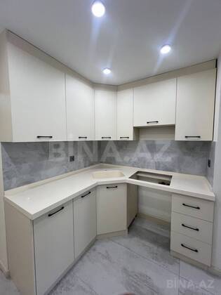 3 otaqlı Köhnə tikili, Elmlər Akademiyası m., Bakı