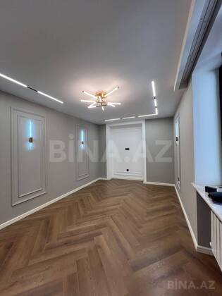 3 otaqlı Köhnə tikili, Elmlər Akademiyası m., Bakı
